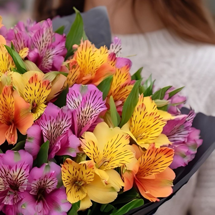 Букет 11 альстромерий микс Букет 11 альстромерий микс