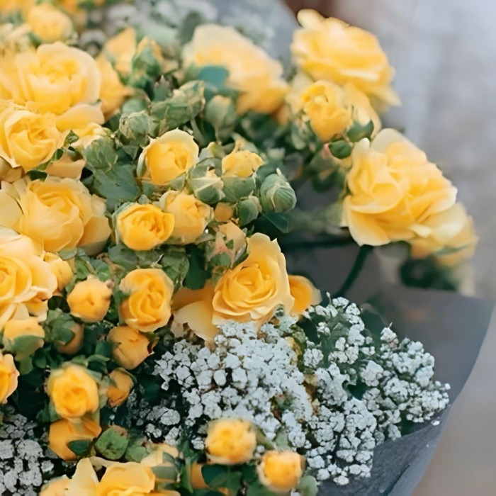 Букет 11 желтых кустовых роз Букет 11 желтых кустовых роз