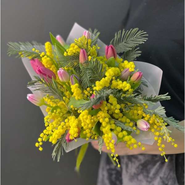 15 тюльпанов с мимозой