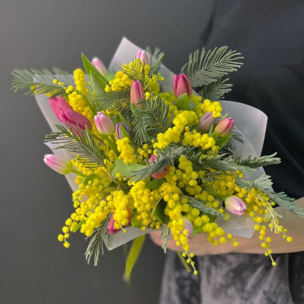 15 тюльпанов с мимозой 15 тюльпанов с мимозой