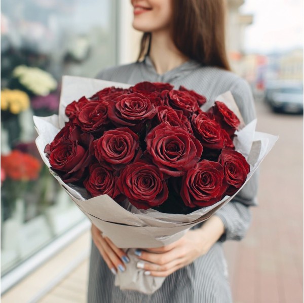 21 бордовая роза