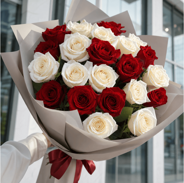 Букет из 25 красно-белых роз