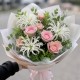 3 белые паучьи лилии с розами