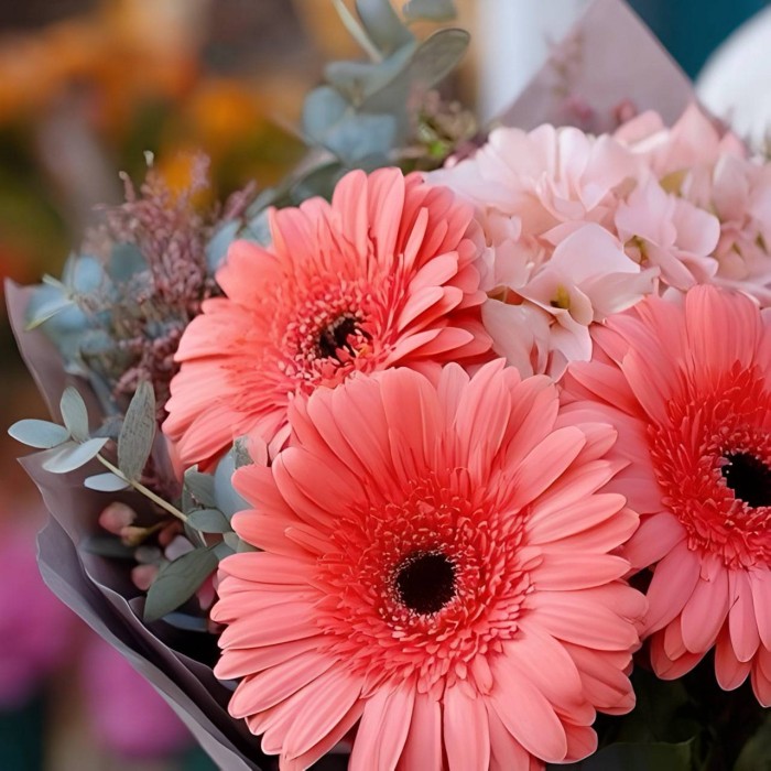 Букет 3 герберы с розовой гортензией Букет 3 герберы с розовой гортензией