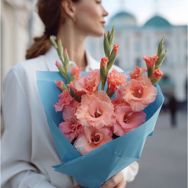 3 коралловых гладиолуса