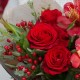 Букет 3 красные розы с красными альстромериями