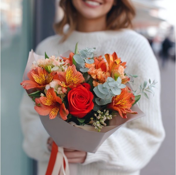 3 оранжевые альстромерии с розой