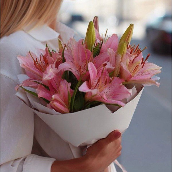 3 розовые лилии