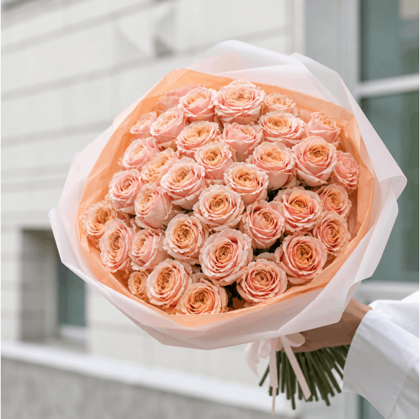 Подарок из 35 персиковых роз