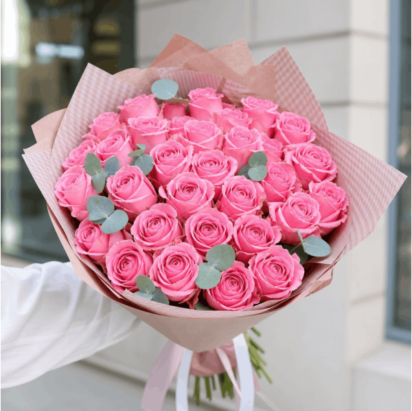 35 розовых роз