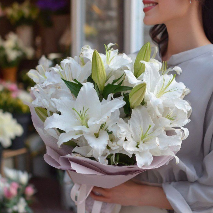 Букет 5 белых лилий Букет 5 белых лилий