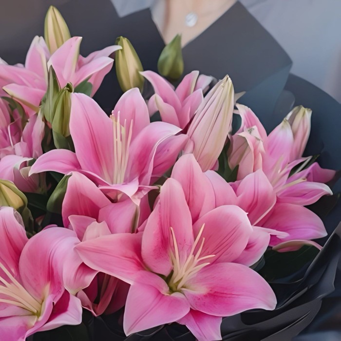 Букет 5 розовых лилий Букет 5 розовых лилий