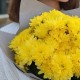Букет 5 желтых кустовых хризантем