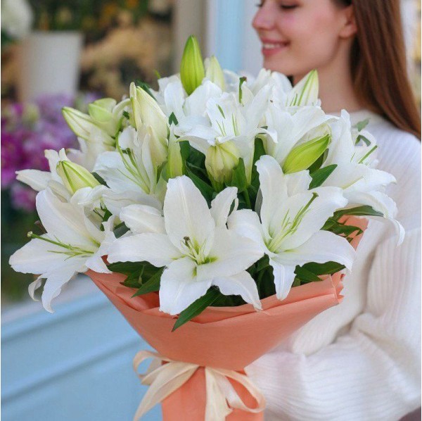 7 белых лилий