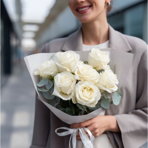 Белые розы 7 шт.