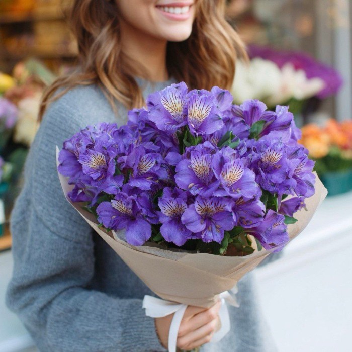 Букет 7 фиолетовых альстромерий Букет 7 фиолетовых альстромерий
