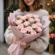 7 пионовидных кустовых роз Бомбастик с эвкалиптом