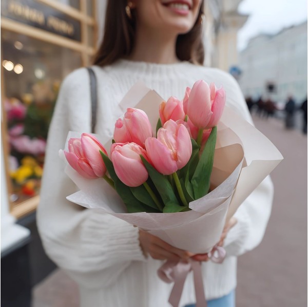 7 розовых тюльпанов