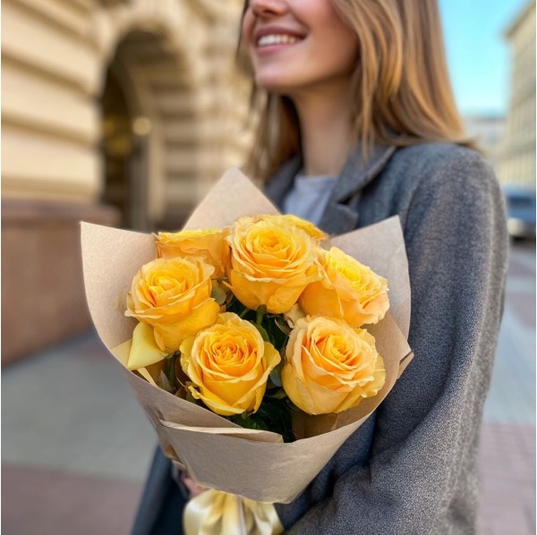 7 желтых роз