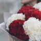 Букет 9 красно-белых гортензий