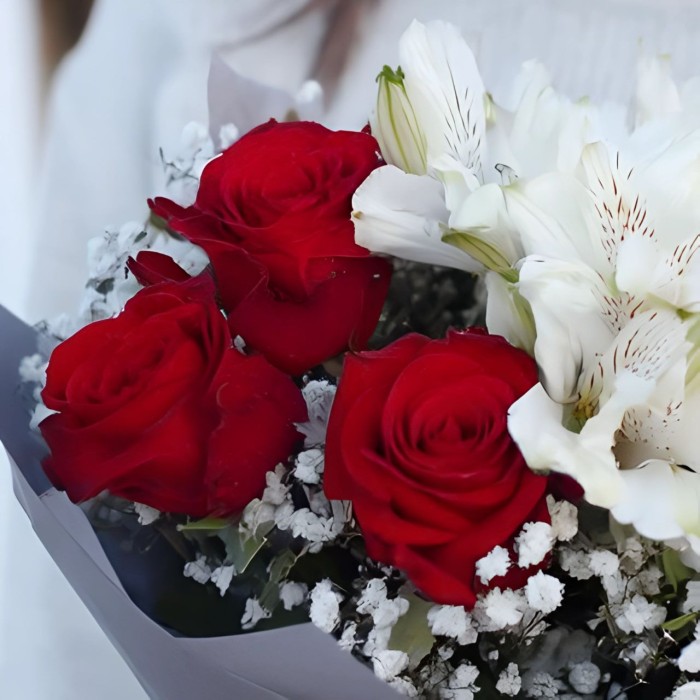 Букет альстромерии с розами Букет альстромерии с розами