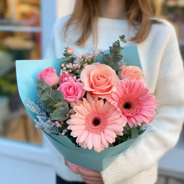 Букет из гербер и роз на День Матери