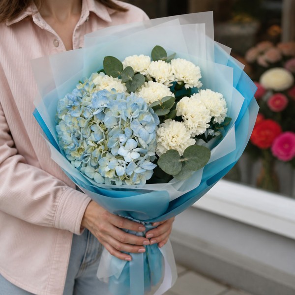 Голландская гортензия с белым диантусом