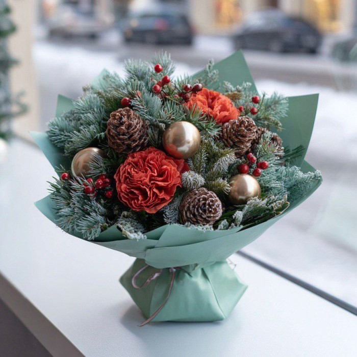 Новогодний букет с нобилисом и розами