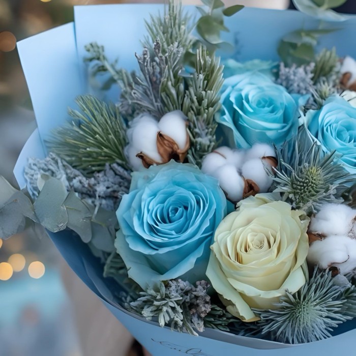 Новогодняя композиция с хлопком и розами