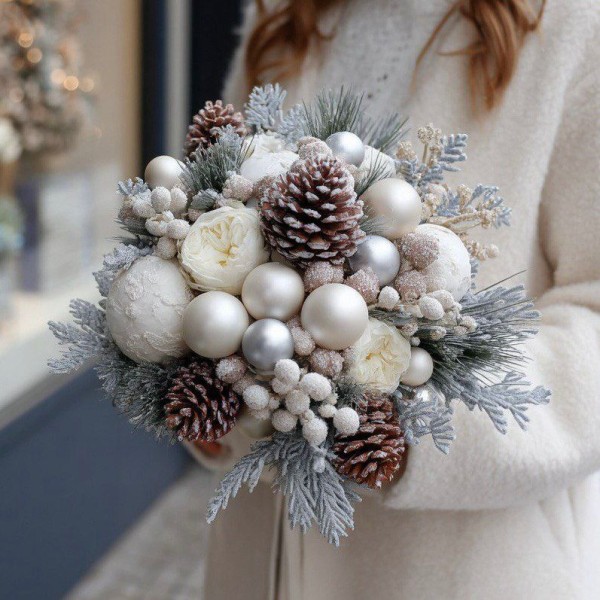 Рождественский букет с декором