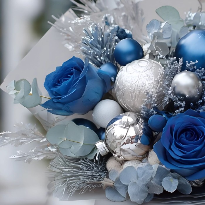 Синие розы с серебряными шарами