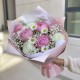 Букет из ромашек и пионов